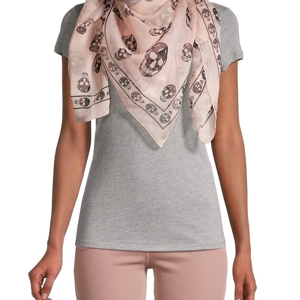 🌸HOST PICK🌸 🆕 Authentic Alexander McQueen Skull Scarf in Blush Pink - Picture 1 of 4